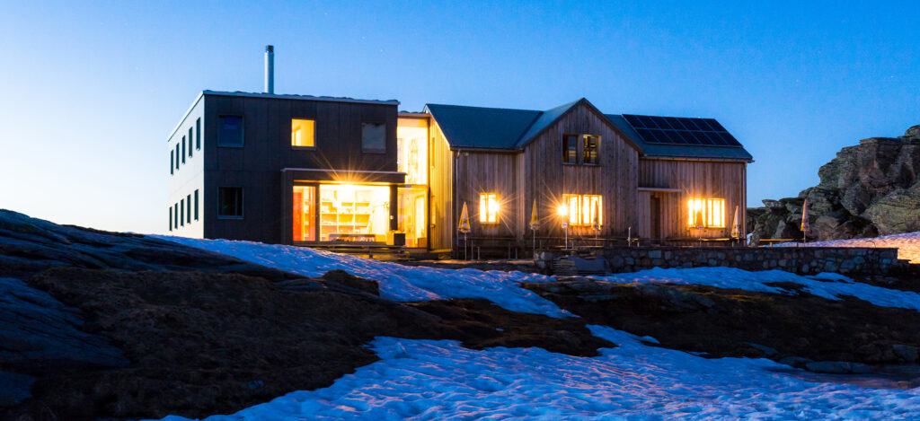 Leglerhütte SAC bei Nacht